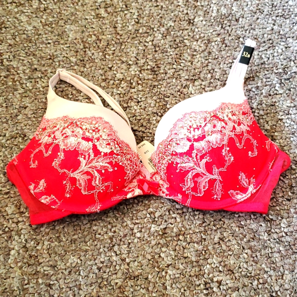 Victoria's Secret Very Sexy Push up Bra holiday collection